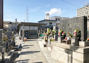 大阪市平野区にある川辺共同墓地の写真